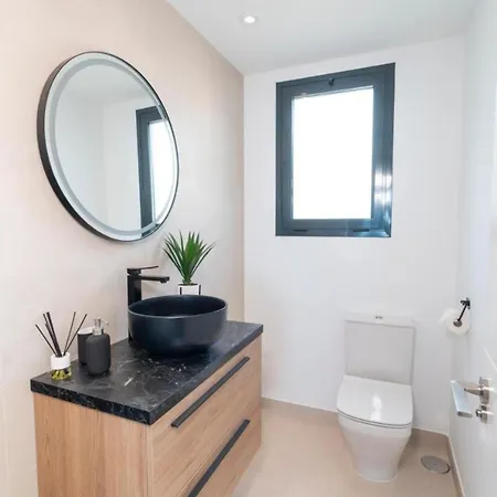 Stunning Modern In Middel Views Higueron