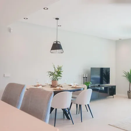 Stunning Modern In Middel Views Higueron דירה פואנגירולה