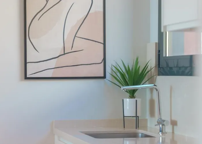 Stunning Modern In Middel Views Higueron פואנגירולה