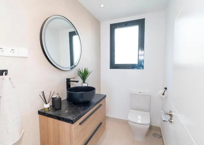 Stunning Modern In Middel Views Higueron